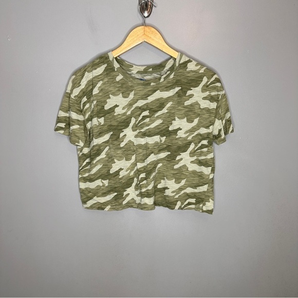 Old navy camo crop tee - Picture 1 of 4